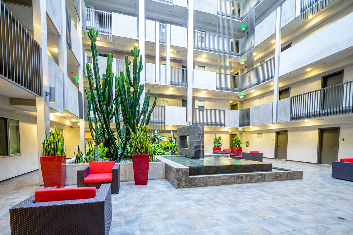 West-Los-Angeles-Apartments-NMS-1759-Beloit-Courtyard
